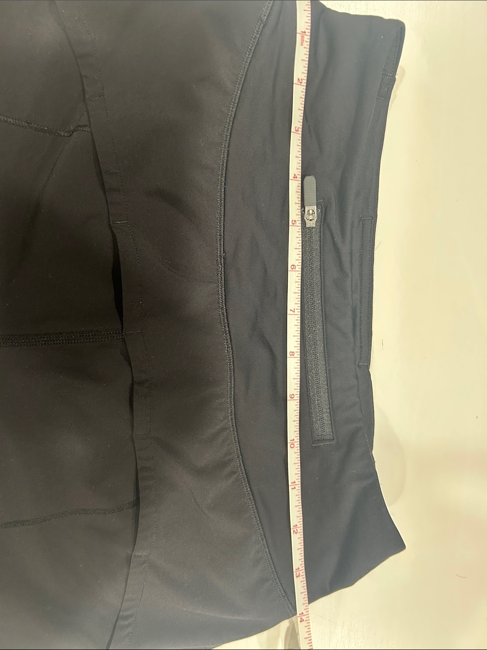 Lululemon Speed Up Shorts in Black - Picture 3 of 8